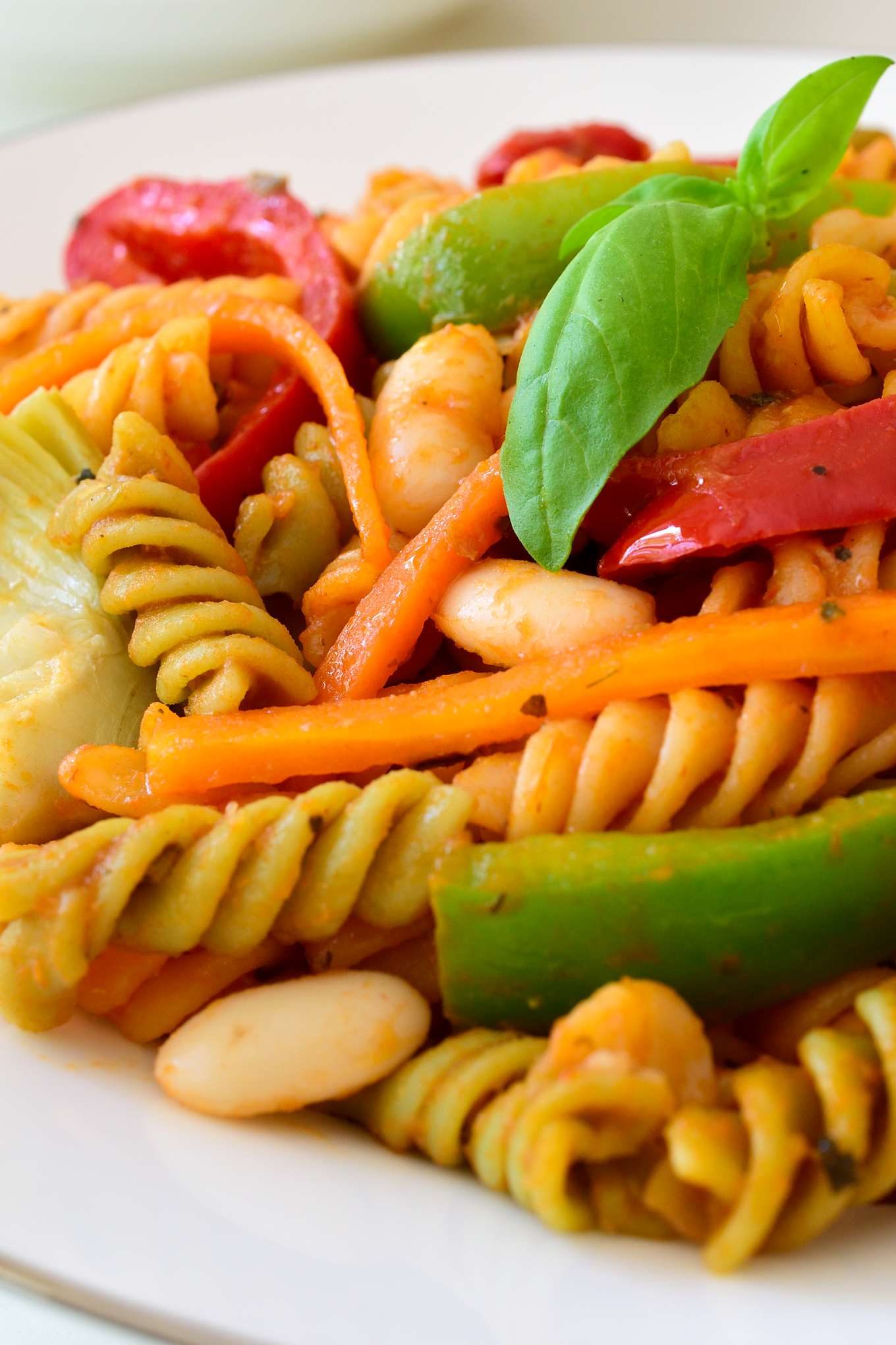 This vegetarian Sicilian pasta recipe is easy to make and full of the flavours of the Mediterranean. Sweet bell pepper, crisp carrots, artichoke hearts and white beans in a simple tomato sauce make a hearty and satisfying 15-minute meal.