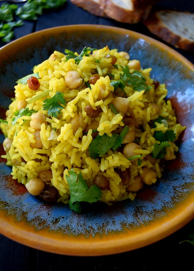 Vegan curried rice with raisins, cilantro and chickpeas is a simple and delicious dish that can be served as a side or main. This is a beautifully fragrant dish that will definitely make your neighbours jealous with the wonderful smells wafting from your kitchen.