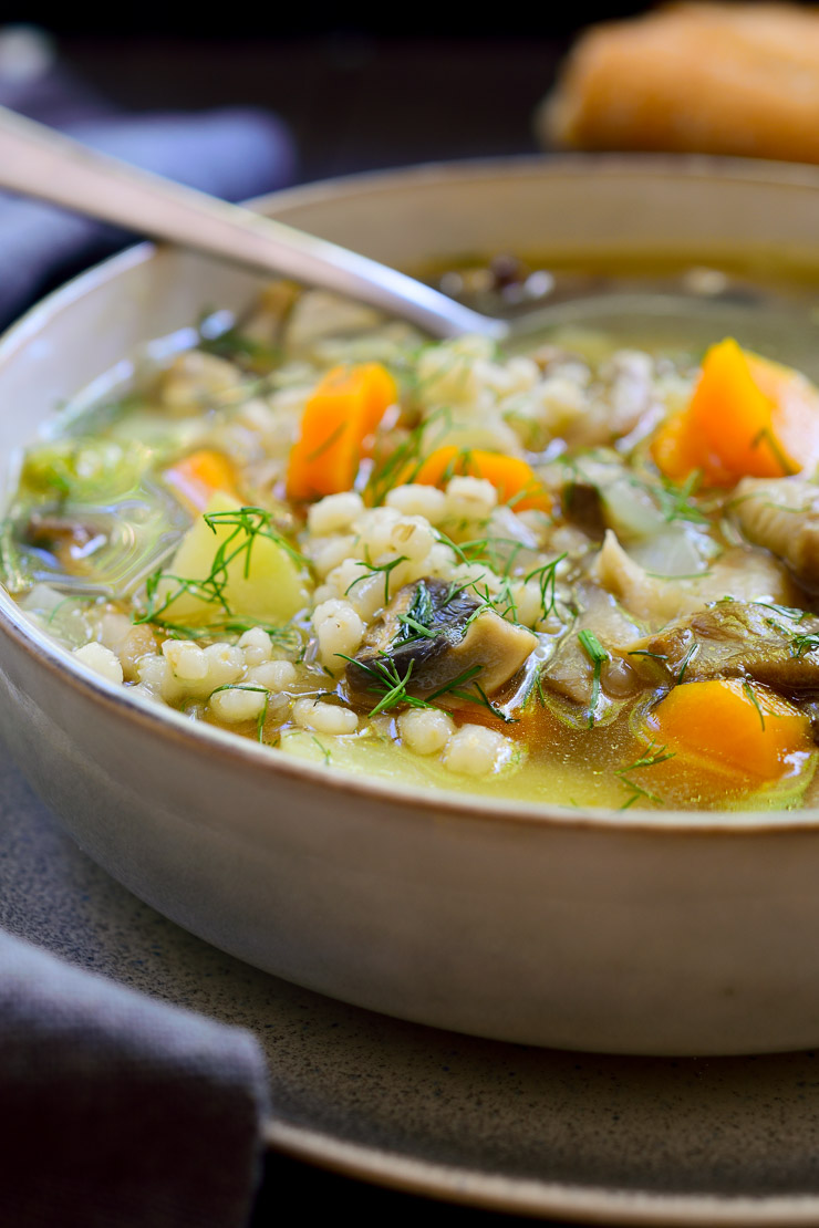 This vegan mushroom barley soup is easy to make, deliciously simple and flavourful. All you’ll need is a couple of root vegetables, your choice of mushroom, barley and dill for this hearty and comforting vegetarian soup!